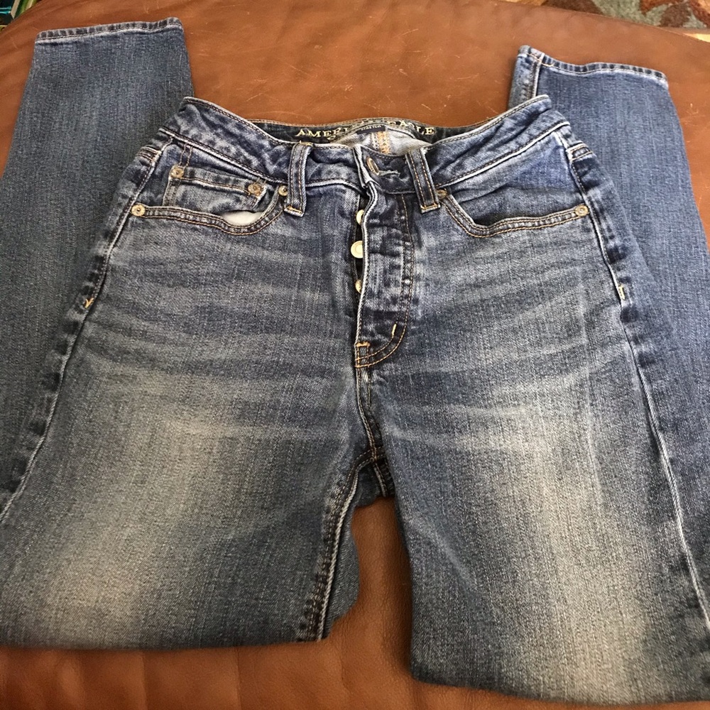 AMERICAN EAGLE OUTFITTERS  SKINNY JEANS SIZE 2R